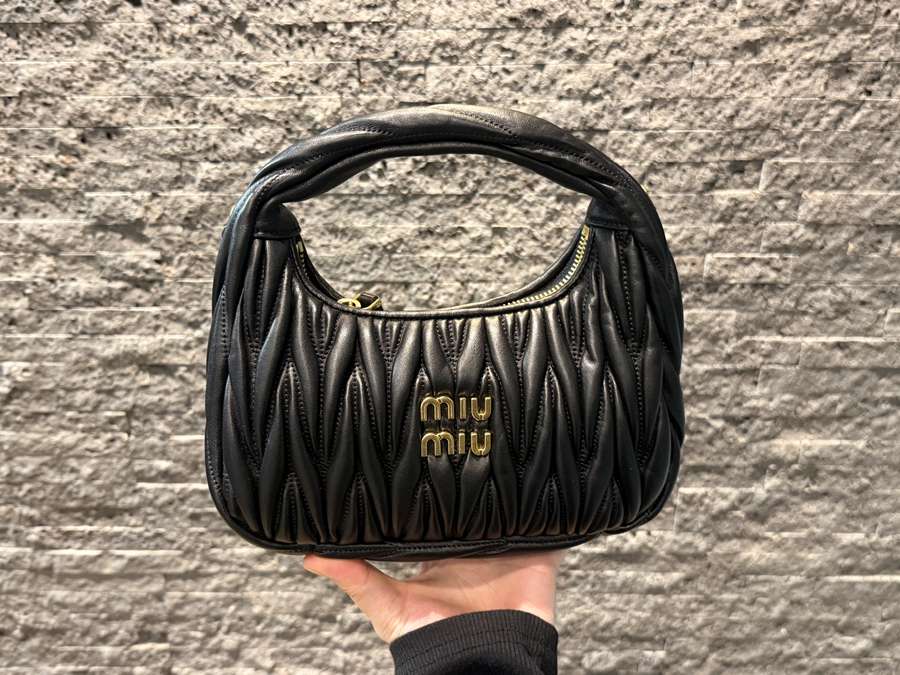 에스파 카리나 프라다 리나일론 플랩 패시지 미디엄 가죽백 관련 가방 이미지 89